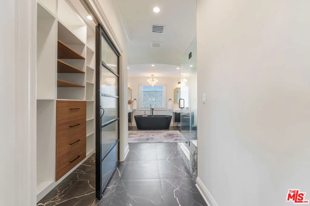 5558 Edgewood Place, Los Angeles, California 90019 home-pic-18